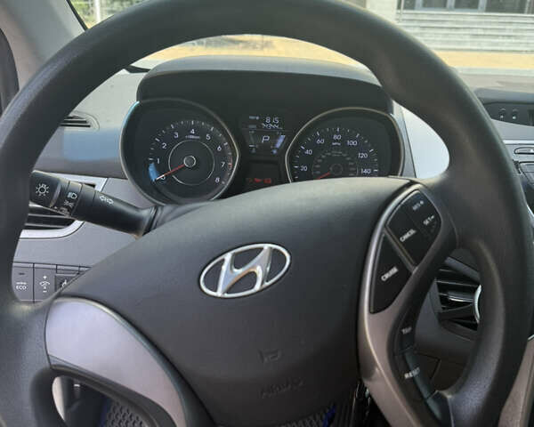 Сірий Хендай Елантра, об'ємом двигуна 1.8 л та пробігом 125 тис. км за 8500 $, фото 10 на Automoto.ua