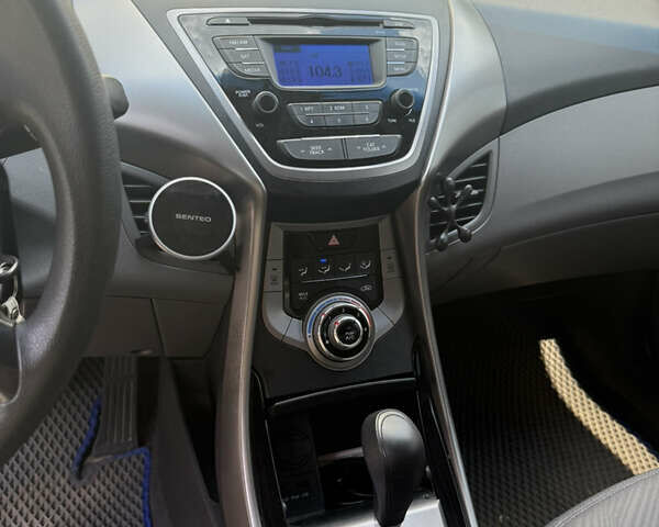 Сірий Хендай Елантра, об'ємом двигуна 1.8 л та пробігом 125 тис. км за 8500 $, фото 8 на Automoto.ua