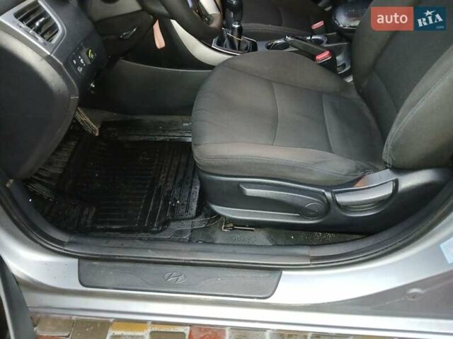 Сірий Хендай Елантра, об'ємом двигуна 1.59 л та пробігом 150 тис. км за 8000 $, фото 26 на Automoto.ua