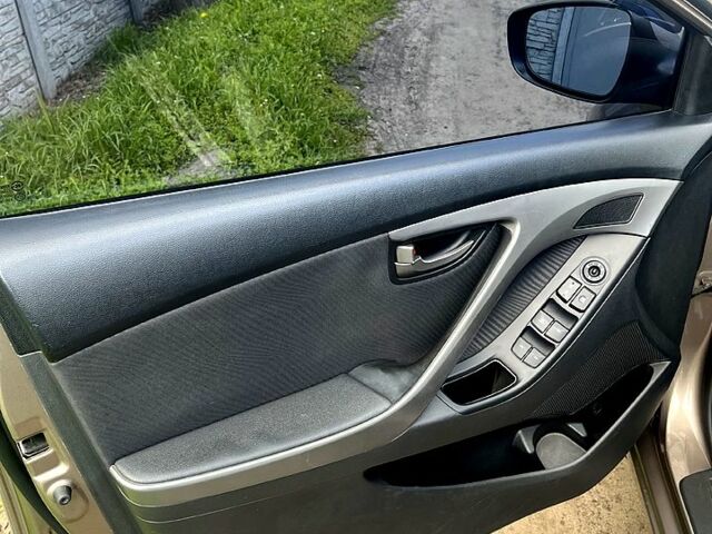 Хендай Элантра 2013 в Днепре (Днепропетровске) на Automoto.ua Серый Хендай Элантра, объемом двигателя 1.8 л и пробегом 130 тыс. км за 10500 $, фото 4 на Automoto.ua