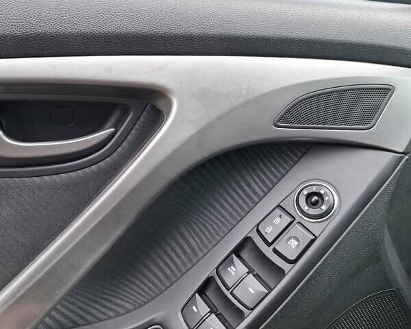 Хендай Элантра 2013 в Николаеве на Automoto.ua Серый Хендай Элантра, объемом двигателя 1.8 л и пробегом 120 тыс. км за 10200 $, фото 10 на Automoto.ua