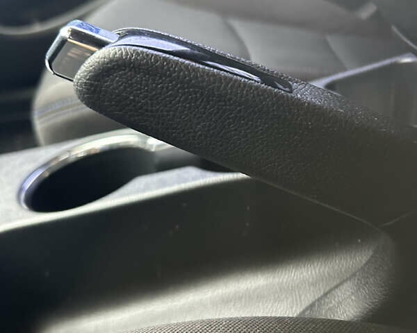 Серый Хендай Элантра, объемом двигателя 1.59 л и пробегом 136 тыс. км за 9500 $, фото 2 на Automoto.ua