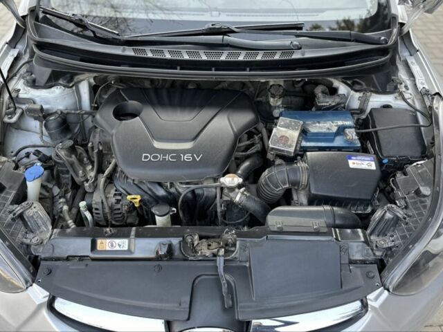 Сірий Хендай Елантра, об'ємом двигуна 1.6 л та пробігом 174 тис. км за 8300 $, фото 11 на Automoto.ua