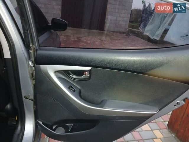 Сірий Хендай Елантра, об'ємом двигуна 1.59 л та пробігом 150 тис. км за 8000 $, фото 29 на Automoto.ua
