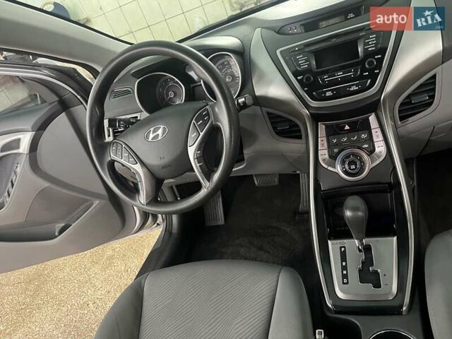 Хендай Элантра 2013 в Харькове на Automoto.ua Серый Хендай Элантра, объемом двигателя 1.8 л и пробегом 171 тыс. км за 8300 $, фото 2 на Automoto.ua
