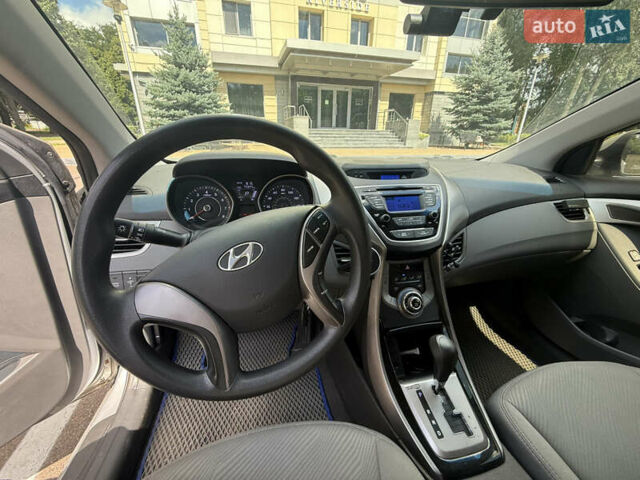 Сірий Хендай Елантра, об'ємом двигуна 1.8 л та пробігом 125 тис. км за 8500 $, фото 7 на Automoto.ua