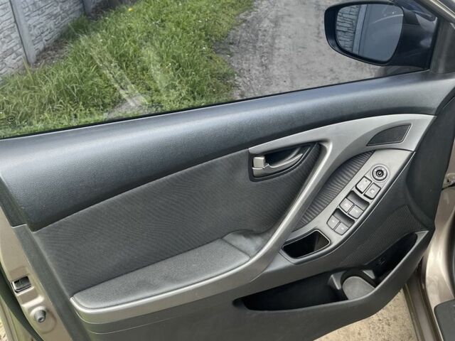 Сірий Хендай Елантра, об'ємом двигуна 1.8 л та пробігом 130 тис. км за 9900 $, фото 7 на Automoto.ua