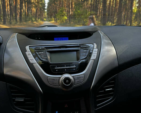 Серый Хендай Элантра, объемом двигателя 1.59 л и пробегом 122 тыс. км за 9500 $, фото 13 на Automoto.ua