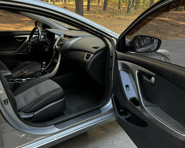 Серый Хендай Элантра, объемом двигателя 1.59 л и пробегом 122 тыс. км за 9500 $, фото 9 на Automoto.ua