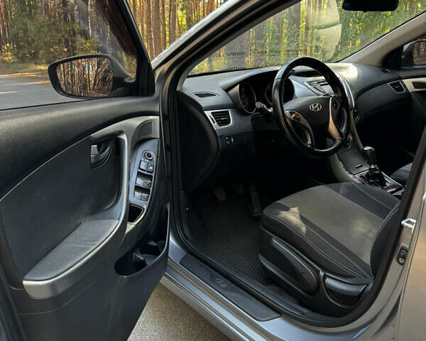 Серый Хендай Элантра, объемом двигателя 1.59 л и пробегом 122 тыс. км за 9500 $, фото 7 на Automoto.ua