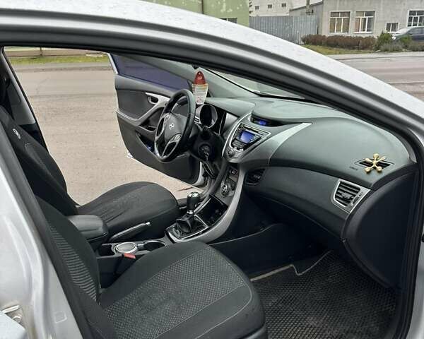 Серый Хендай Элантра, объемом двигателя 1.8 л и пробегом 136 тыс. км за 10500 $, фото 6 на Automoto.ua