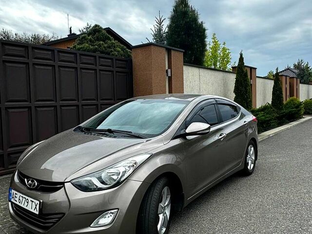 Хендай Элантра 2013 в Днепре (Днепропетровске) на Automoto.ua Серый Хендай Элантра, объемом двигателя 1.8 л и пробегом 130 тыс. км за 10500 $, фото 1 на Automoto.ua