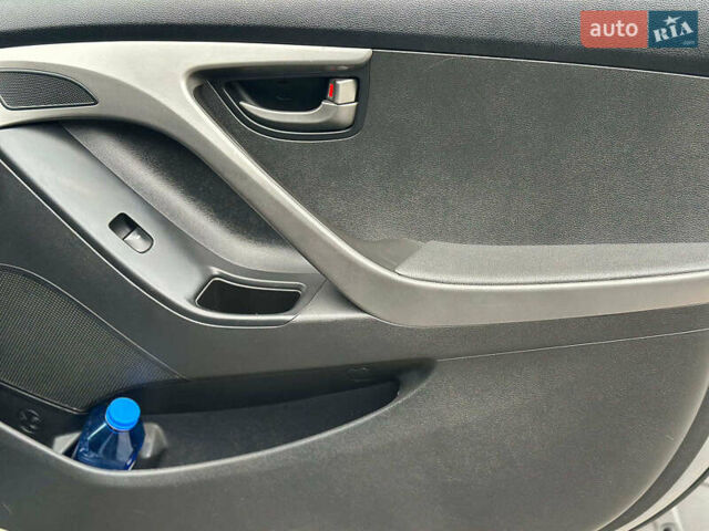Серый Хендай Элантра, объемом двигателя 1.6 л и пробегом 133 тыс. км за 8690 $, фото 8 на Automoto.ua