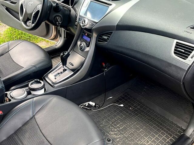 Хендай Элантра 2013 в Днепре (Днепропетровске) на Automoto.ua Серый Хендай Элантра, объемом двигателя 1.8 л и пробегом 130 тыс. км за 10500 $, фото 2 на Automoto.ua