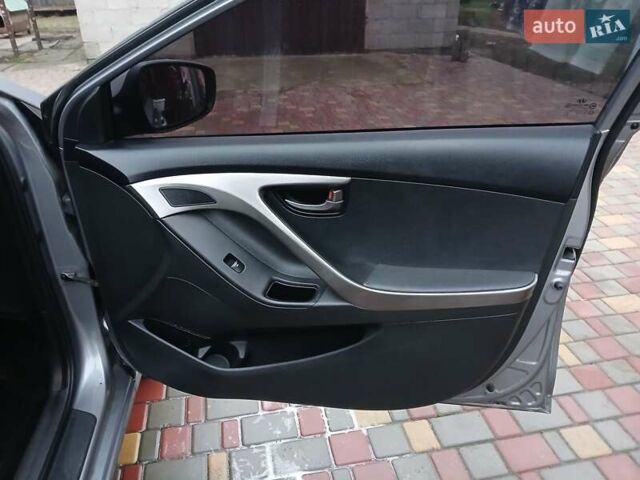 Сірий Хендай Елантра, об'ємом двигуна 1.59 л та пробігом 150 тис. км за 8000 $, фото 28 на Automoto.ua