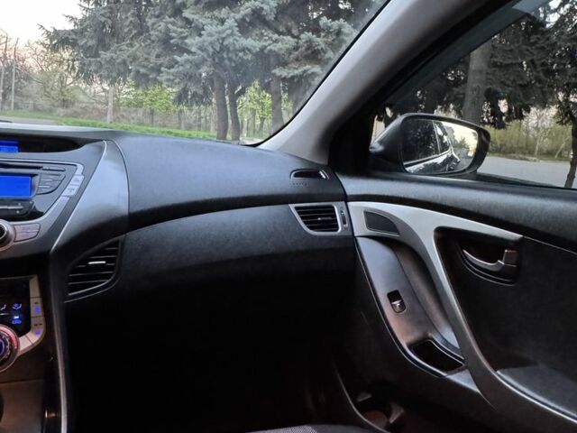 Серый Хендай Элантра, объемом двигателя 1.6 л и пробегом 118 тыс. км за 9700 $, фото 6 на Automoto.ua