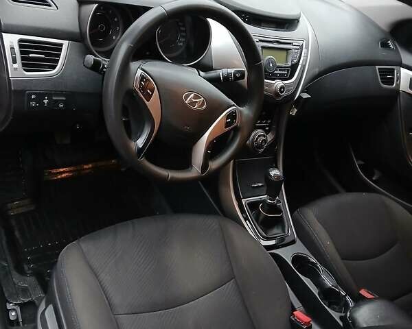 Сірий Хендай Елантра, об'ємом двигуна 1.59 л та пробігом 150 тис. км за 8000 $, фото 7 на Automoto.ua