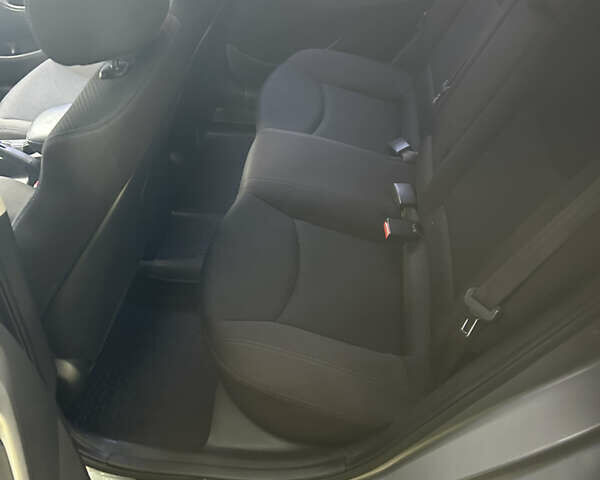 Серый Хендай Элантра, объемом двигателя 1.59 л и пробегом 136 тыс. км за 9500 $, фото 3 на Automoto.ua