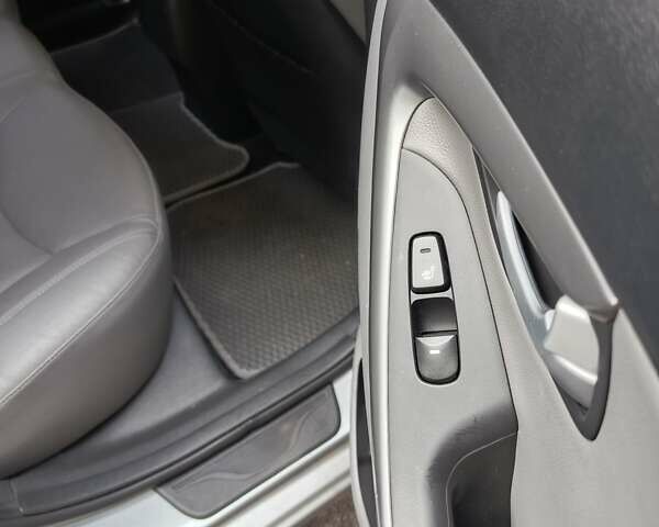 Серый Хендай Элантра, объемом двигателя 1.8 л и пробегом 126 тыс. км за 10500 $, фото 7 на Automoto.ua