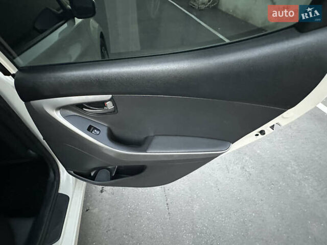 Хендай Элантра 2014 в Днепре (Днепропетровске) на Automoto.ua Серый Хендай Элантра, объемом двигателя 1.6 л и пробегом 95 тыс. км за 8800 $, фото 12 на Automoto.ua