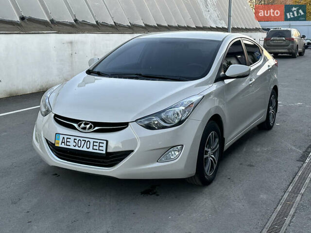 Хендай Элантра 2014 в Днепре (Днепропетровске) на Automoto.ua Серый Хендай Элантра, объемом двигателя 1.6 л и пробегом 95 тыс. км за 8800 $, фото 3 на Automoto.ua