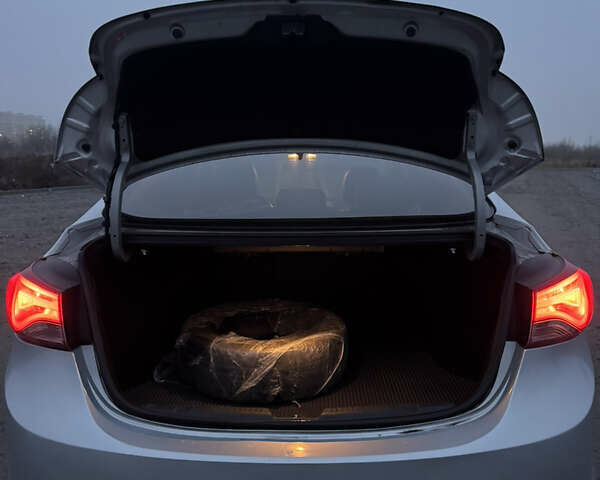 Серый Хендай Элантра, объемом двигателя 1.8 л и пробегом 258 тыс. км за 9000 $, фото 25 на Automoto.ua