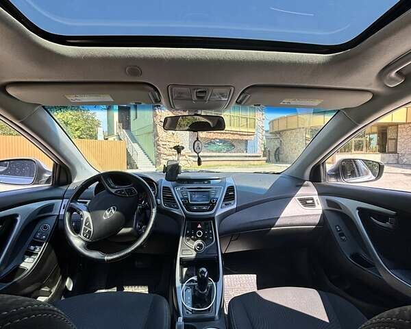 Сірий Хендай Елантра, об'ємом двигуна 1.8 л та пробігом 137 тис. км за 8000 $, фото 4 на Automoto.ua