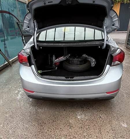 Сірий Хендай Елантра, об'ємом двигуна 1.8 л та пробігом 180 тис. км за 9400 $, фото 4 на Automoto.ua