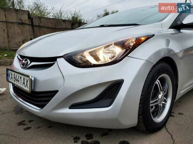 Серый Хендай Элантра, объемом двигателя 1.8 л и пробегом 215 тыс. км за 9500 $, фото 1 на Automoto.ua