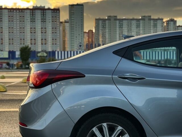 Сірий Хендай Елантра, об'ємом двигуна 1.8 л та пробігом 189 тис. км за 7500 $, фото 6 на Automoto.ua