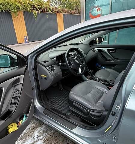 Сірий Хендай Елантра, об'ємом двигуна 1.8 л та пробігом 180 тис. км за 9400 $, фото 3 на Automoto.ua