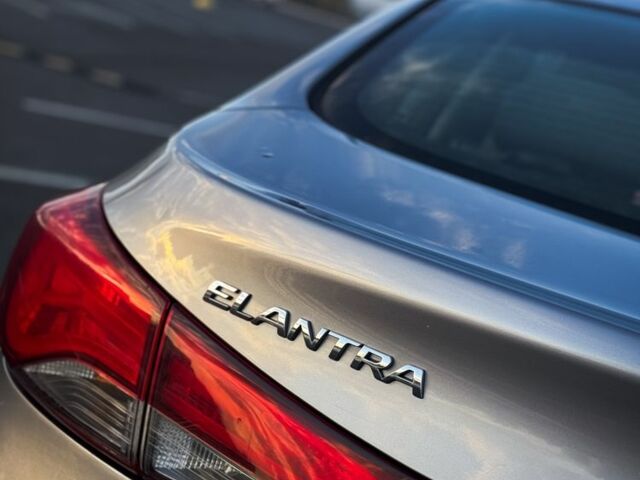 Сірий Хендай Елантра, об'ємом двигуна 1.8 л та пробігом 189 тис. км за 7500 $, фото 8 на Automoto.ua