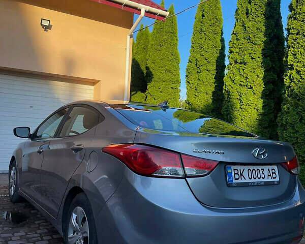 Хендай Элантра 2015 в Ровно на Automoto.ua Серый Хендай Элантра, объемом двигателя 1.8 л и пробегом 150 тыс. км за 9800 $, фото 2 на Automoto.ua