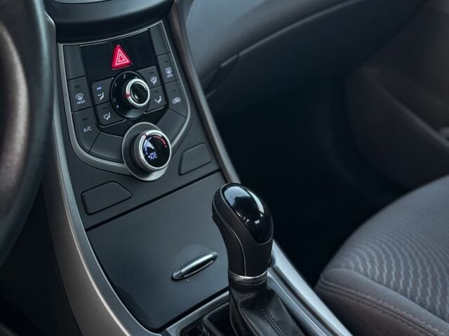 Сірий Хендай Елантра, об'ємом двигуна 1.8 л та пробігом 189 тис. км за 7500 $, фото 11 на Automoto.ua