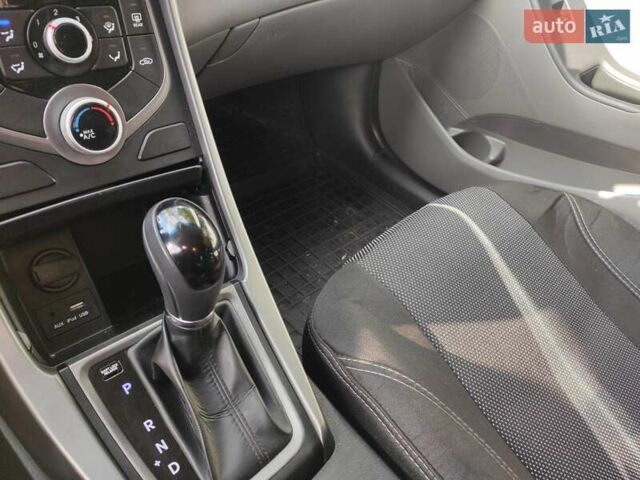 Хендай Элантра 2015 в Киеве на Automoto.ua Серый Хендай Элантра, объемом двигателя 1.8 л и пробегом 159 тыс. км за 10500 $, фото 9 на Automoto.ua