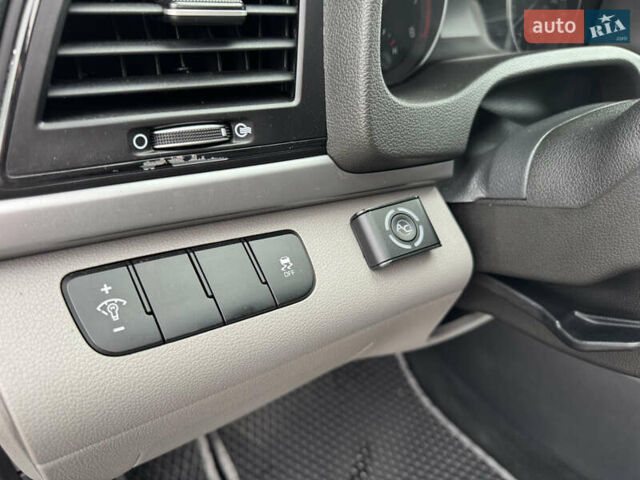 Серый Хендай Элантра, объемом двигателя 2 л и пробегом 135 тыс. км за 9999 $, фото 18 на Automoto.ua