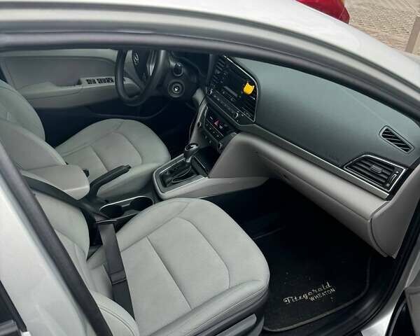 Серый Хендай Элантра, объемом двигателя 2 л и пробегом 173 тыс. км за 10850 $, фото 6 на Automoto.ua