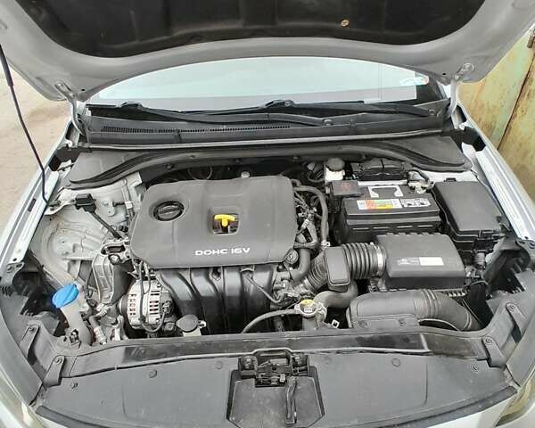 Серый Хендай Элантра, объемом двигателя 2 л и пробегом 95 тыс. км за 12500 $, фото 5 на Automoto.ua