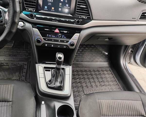 Серый Хендай Элантра, объемом двигателя 2 л и пробегом 179 тыс. км за 13800 $, фото 24 на Automoto.ua