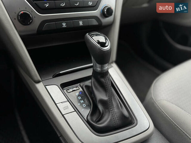 Серый Хендай Элантра, объемом двигателя 2 л и пробегом 135 тыс. км за 9999 $, фото 28 на Automoto.ua