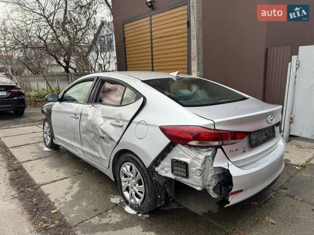 Серый Хендай Элантра, объемом двигателя 2 л и пробегом 150 тыс. км за 3800 $, фото 4 на Automoto.ua