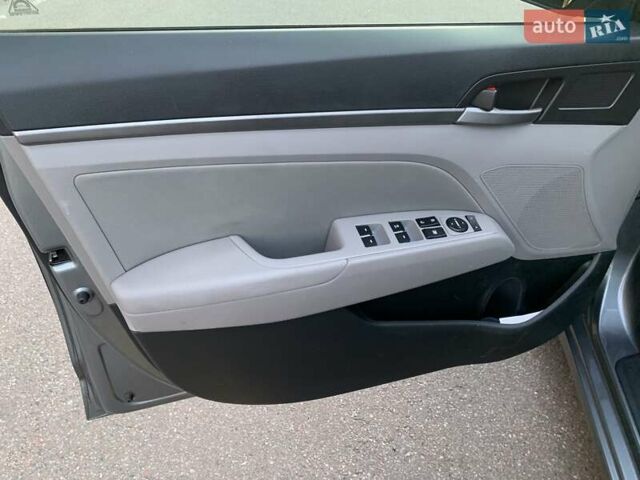 Сірий Хендай Елантра, об'ємом двигуна 2 л та пробігом 169 тис. км за 11700 $, фото 7 на Automoto.ua