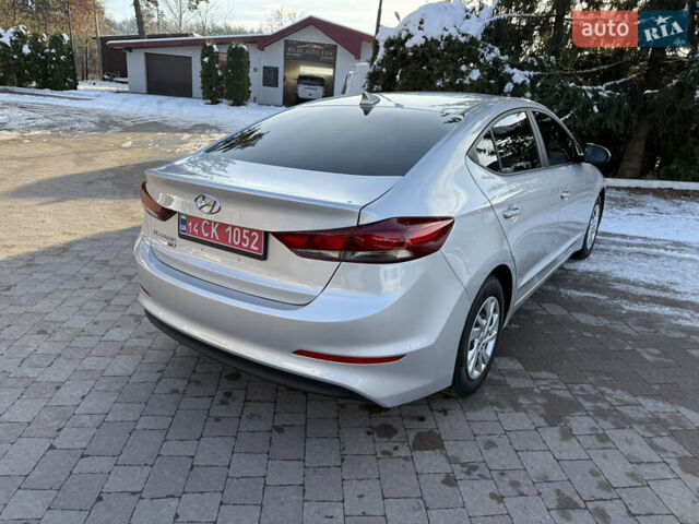 Серый Хендай Элантра, объемом двигателя 2 л и пробегом 138 тыс. км за 9900 $, фото 4 на Automoto.ua