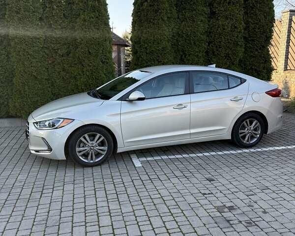 Серый Хендай Элантра, объемом двигателя 2 л и пробегом 115 тыс. км за 11150 $, фото 1 на Automoto.ua