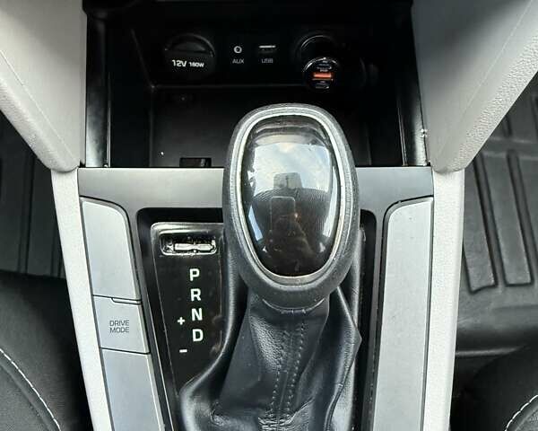 Сірий Хендай Елантра, об'ємом двигуна 2 л та пробігом 225 тис. км за 10300 $, фото 12 на Automoto.ua