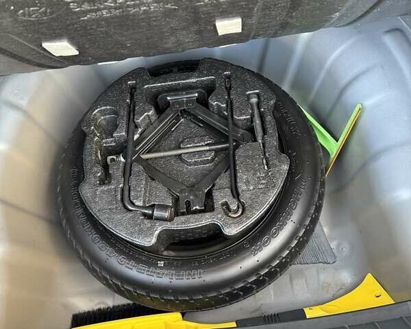 Сірий Хендай Елантра, об'ємом двигуна 2 л та пробігом 225 тис. км за 10300 $, фото 4 на Automoto.ua