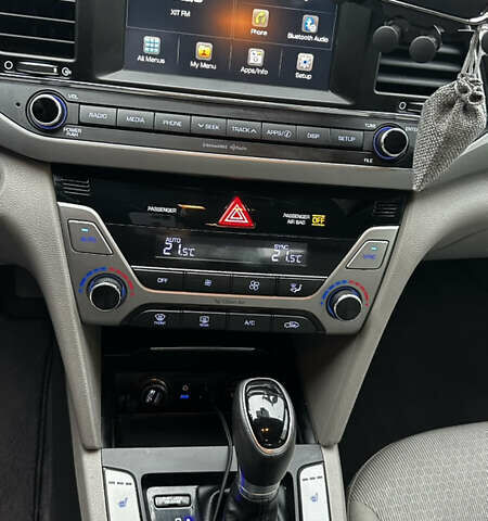 Серый Хендай Элантра, объемом двигателя 2 л и пробегом 190 тыс. км за 10200 $, фото 10 на Automoto.ua