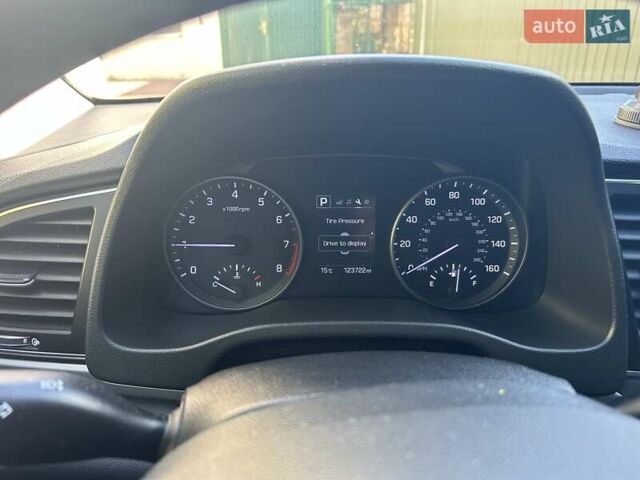 Серый Хендай Элантра, объемом двигателя 2 л и пробегом 198 тыс. км за 12500 $, фото 15 на Automoto.ua