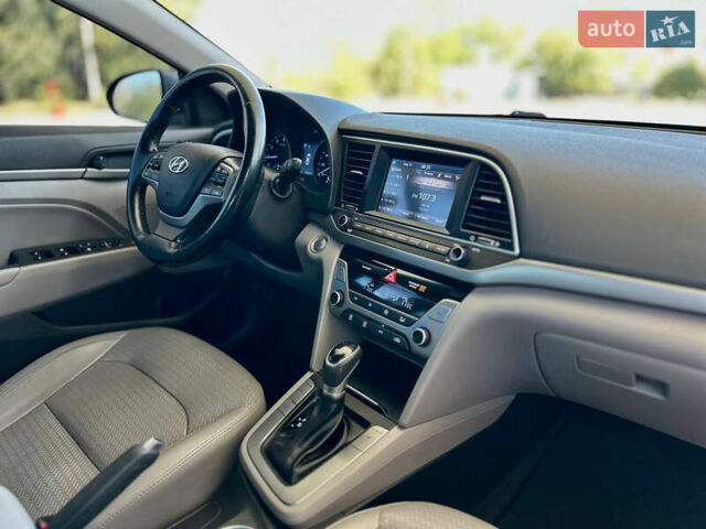 Хендай Элантра 2016 в Днепре (Днепропетровске) на Automoto.ua Серый Хендай Элантра, объемом двигателя 2 л и пробегом 199 тыс. км за 10999 $, фото 25 на Automoto.ua