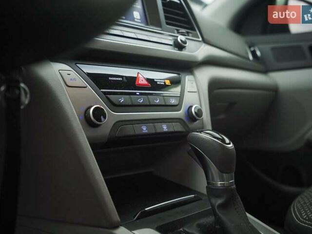 Серый Хендай Элантра, объемом двигателя 2 л и пробегом 147 тыс. км за 10499 $, фото 13 на Automoto.ua